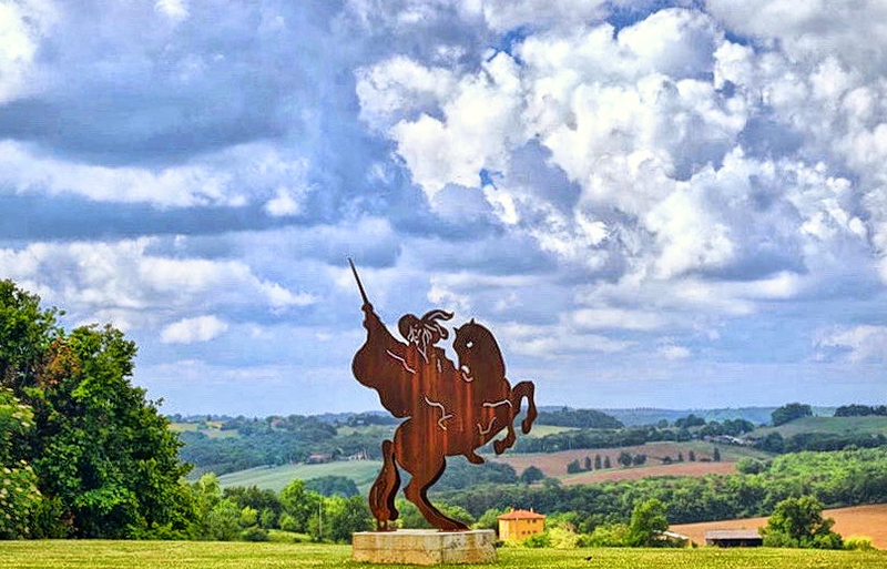 Stature of D'Artagnan, one of the real Musketeers