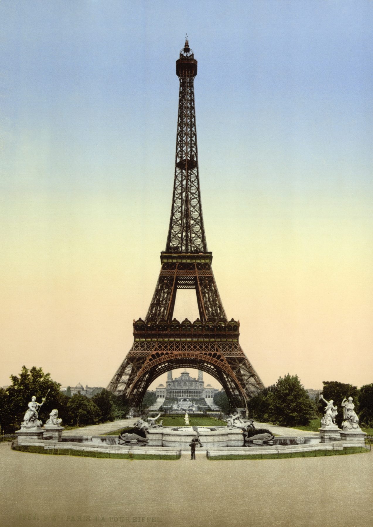 Eiffel tower 1900