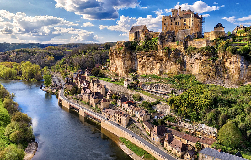 La Roque Gageac Dordogne Guided tour 2027